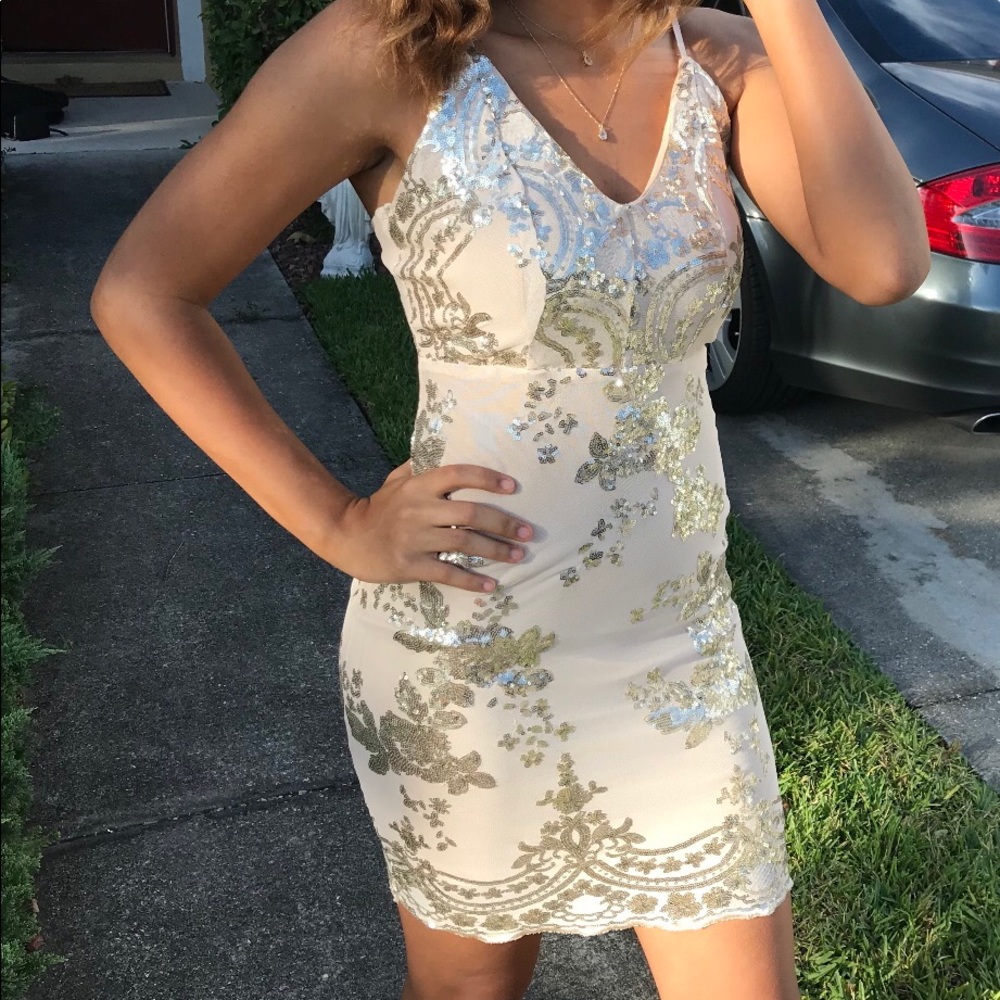 Tan & Gold Short Form-Fitting Sequin Dress